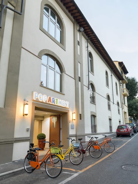 Facade/entrance, Area and facilities