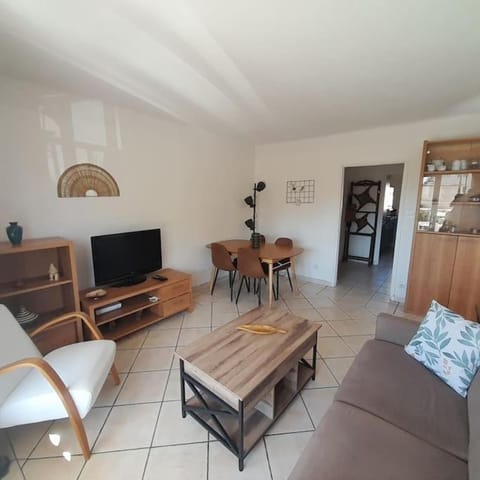 Petit Coin de Paradis 2 MN de la mer 2chs balcon clim parking Apartment in Sanary-sur-Mer