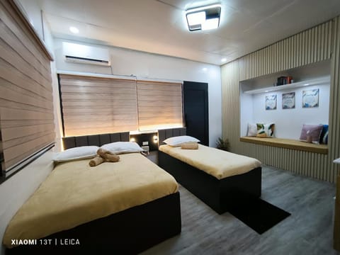 Bed, Photo of the whole room, Bedroom, air conditioner