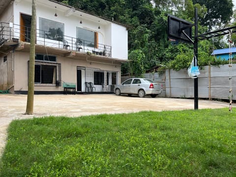 Property building, Natural landscape, Parking