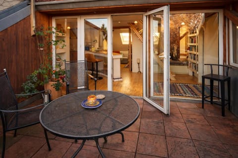 Patio, View (from property/room), Balcony/Terrace, Seating area, Dining area