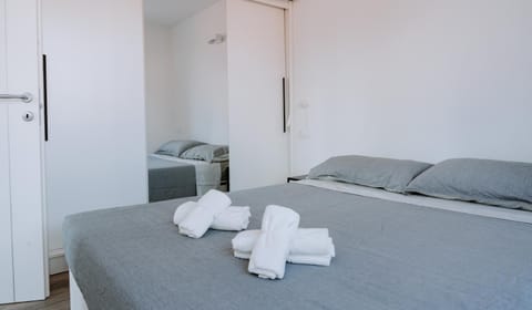 Bed, Photo of the whole room, Bedroom, towels, wardrobe