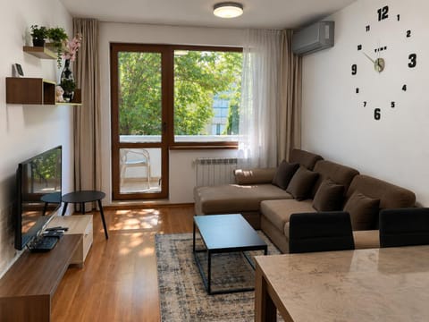 TV and multimedia, Living room, Dining area