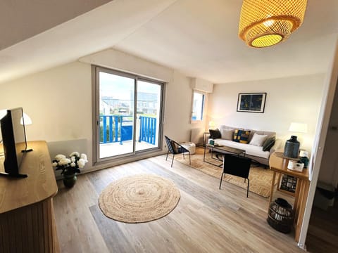 TV and multimedia, Living room, Dining area