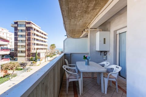 Property building, Day, View (from property/room), Balcony/Terrace