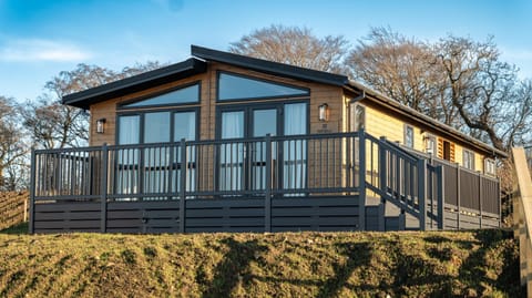 Lost Shore Surf Resort Nature lodge in Scotland