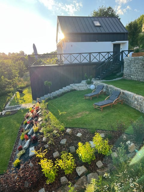 Property building, Spring, Day, Garden, Garden view