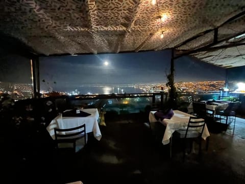 View (from property/room), Balcony/Terrace, Living room, Seating area, Dining area, City view