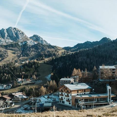 Property building, Restaurant/places to eat, Natural landscape, Mountain view
