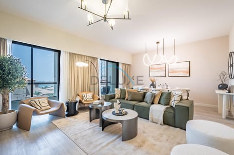 View (from property/room), Living room, Seating area, Dining area