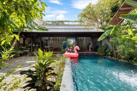 Property building, Day, Garden, Garden view, Pool view, Swimming pool, sunbed