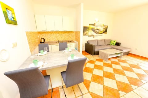 Kitchen or kitchenette, Seating area, Dining area