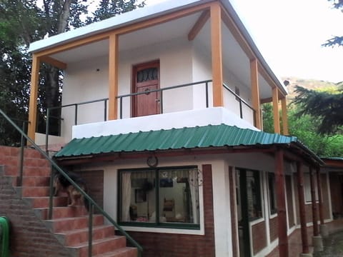 Facade/entrance, Family