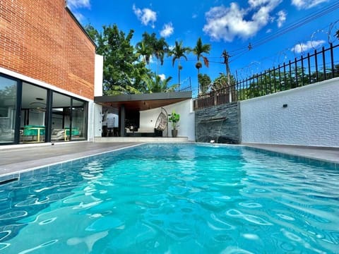 Swimming pool, Swimming pool