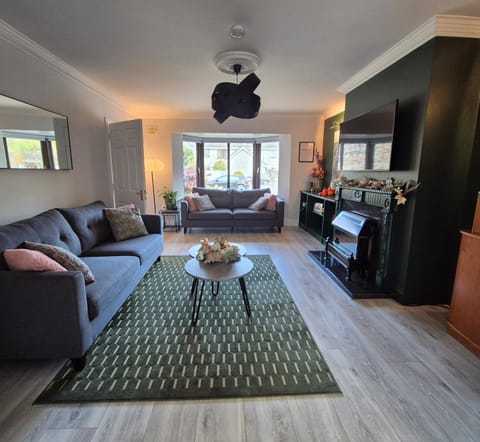 TV and multimedia, Living room, Seating area