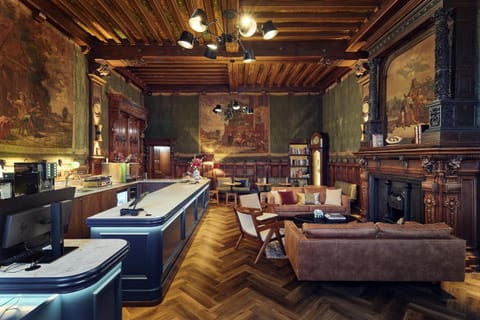 Living room, Seating area, Evening entertainment