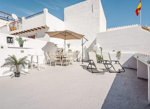 Property building, Balcony/Terrace, Living room