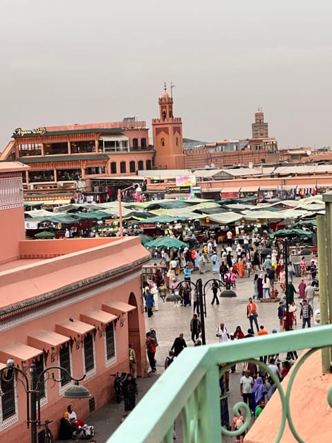 Nearby landmark, People, City view, Location