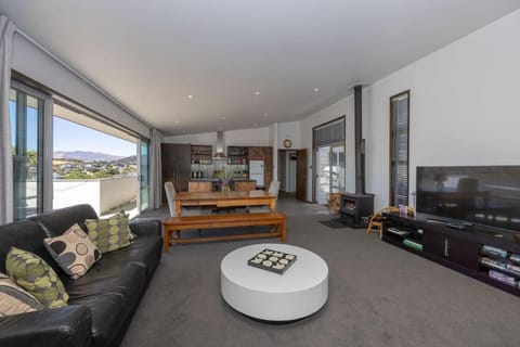 TV and multimedia, Balcony/Terrace, Living room, Seating area, Dining area, fireplace