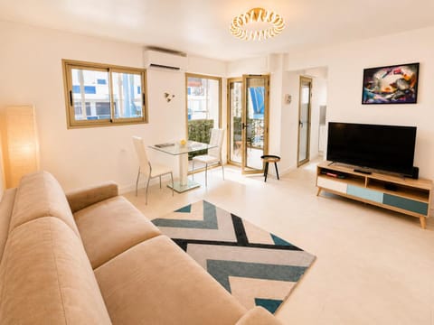 TV and multimedia, Living room, air conditioner