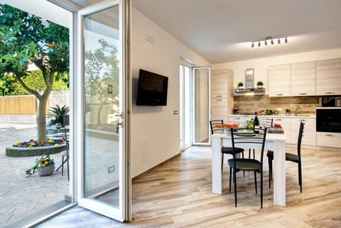 Spring, Winter, Summer, Dining area, Autumn