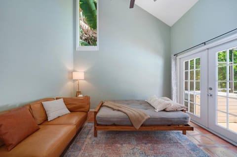 Jupiter Retreat w Private Pool House in Jupiter