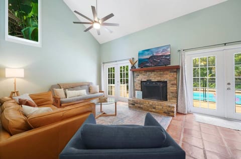 Jupiter Retreat w Private Pool House in Jupiter