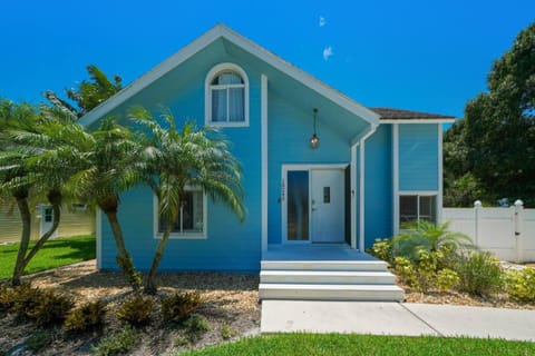 Jupiter Retreat w Private Pool House in Jupiter