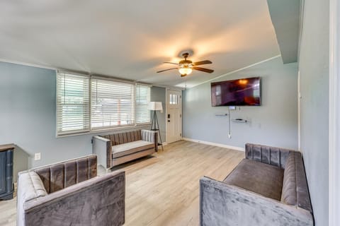 Hike, Golf and Fish Pine Bluff Retreat House in Pine Bluff