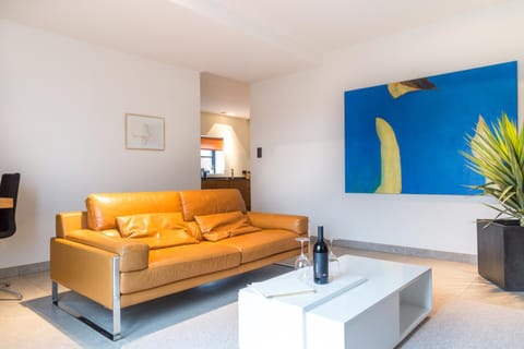 Living room, Photo of the whole room, Decorative detail, Seating area