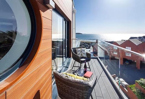 Property building, Day, Natural landscape, View (from property/room), Balcony/Terrace, Seating area, Sea view