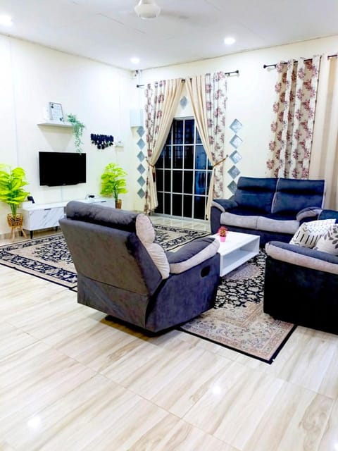 Communal lounge/ TV room, Living room, Seating area