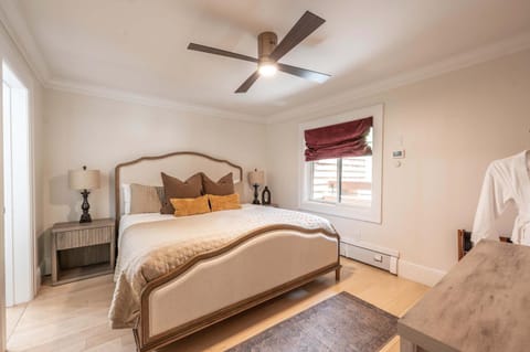 New Listing 3 BR 3 BA Aspen Condo near Gondola House in Aspen