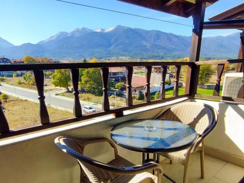 Natural landscape, Balcony/Terrace, Dining area, Mountain view