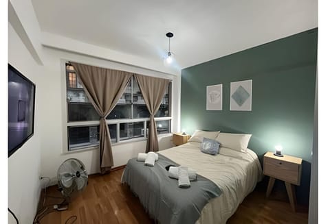 Bed, TV and multimedia, Bedroom, towels