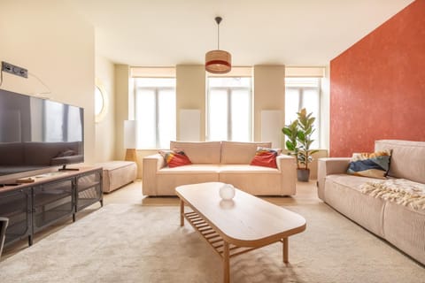 Communal lounge/ TV room, TV and multimedia, Seating area