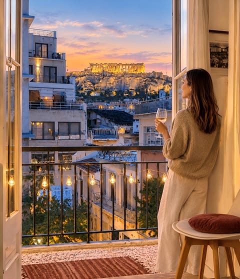 People, View (from property/room), Balcony/Terrace, City view, Landmark view