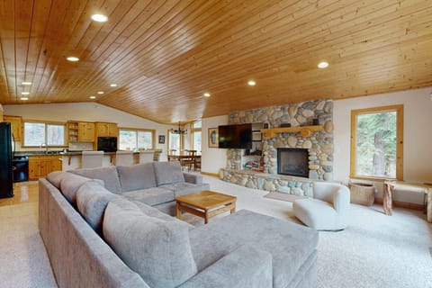 Vista Pines Retreat House in Tahoe Vista