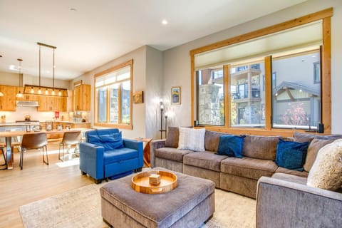 Modern Condo with Hot Tub 5 Mi to Winter Park! Apartment in Fraser