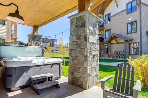 Modern Condo with Hot Tub 5 Mi to Winter Park! Apartment in Fraser