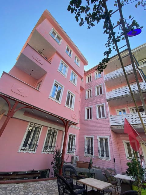 Property building, Patio, Balcony/Terrace