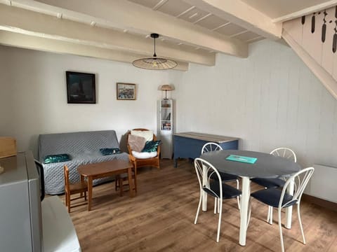 Living room, Communal kitchen
