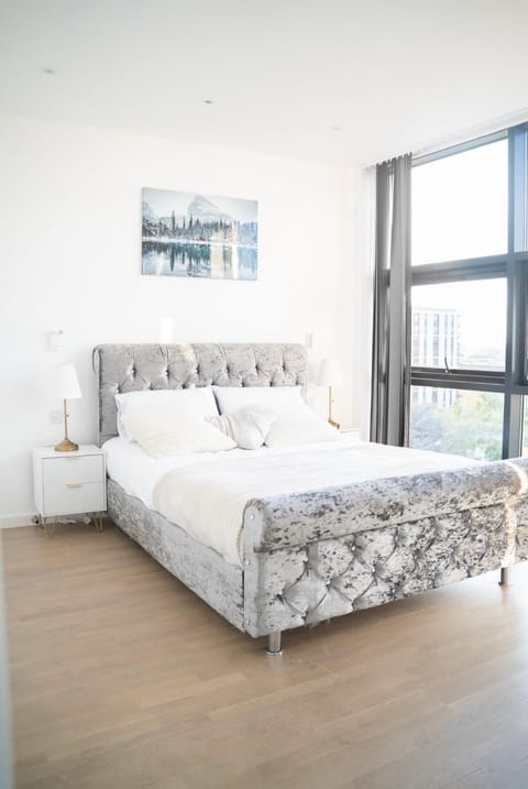 Luxury Living In The Heart Of MK Apartment in Milton Keynes