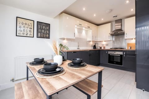 Kitchen or kitchenette, Dining area, dishwasher, oven, pet friendly, stove, toaster