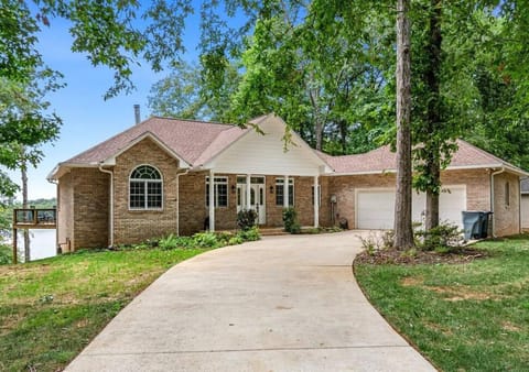 Sunset Shores House in Tennessee