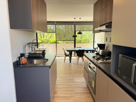 Coffee/tea facilities, Kitchen or kitchenette, oven, stove, toaster