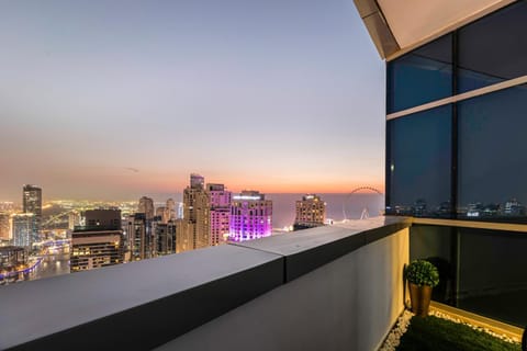 Nearby landmark, Balcony/Terrace, Landmark view