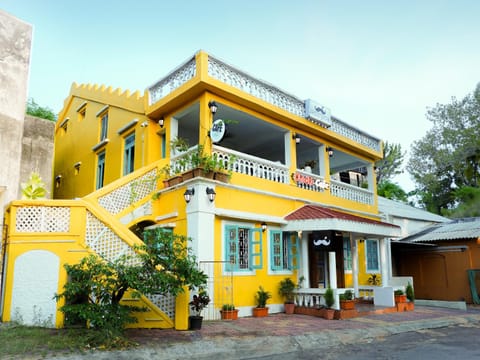Property building, Facade/entrance, Day