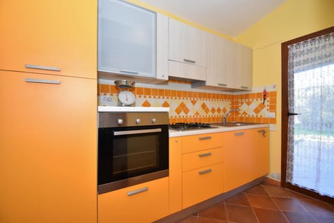 Kitchen or kitchenette, pet friendly, stove