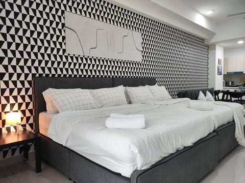 Bed, Bedroom, towels